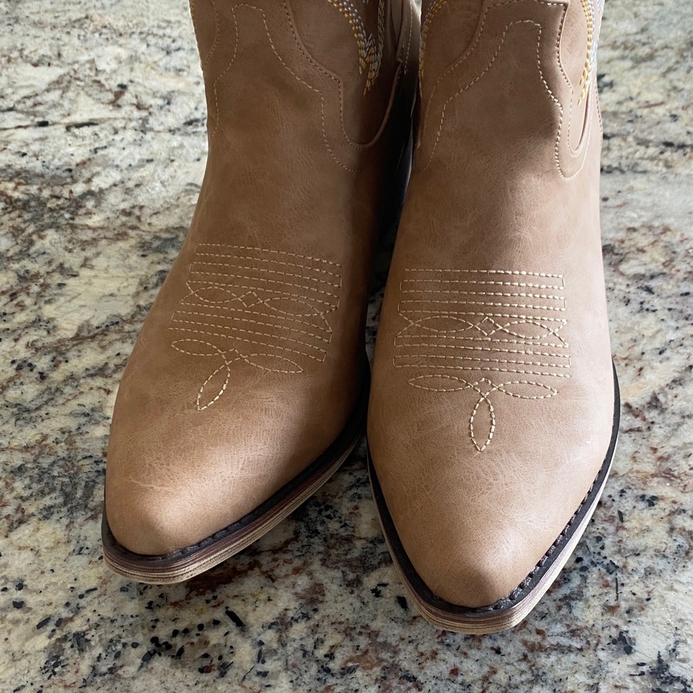 Gaucho Tan Heeled Western Boots - Picture 6 of 6